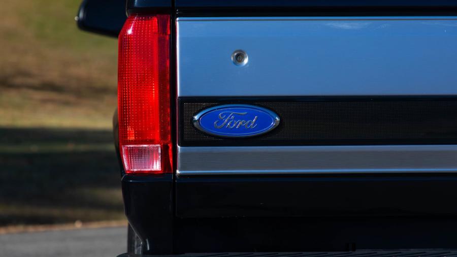 Детали экстерьера Ford Bronco XLT (U15) 1995 года  (фото 19 из 20)